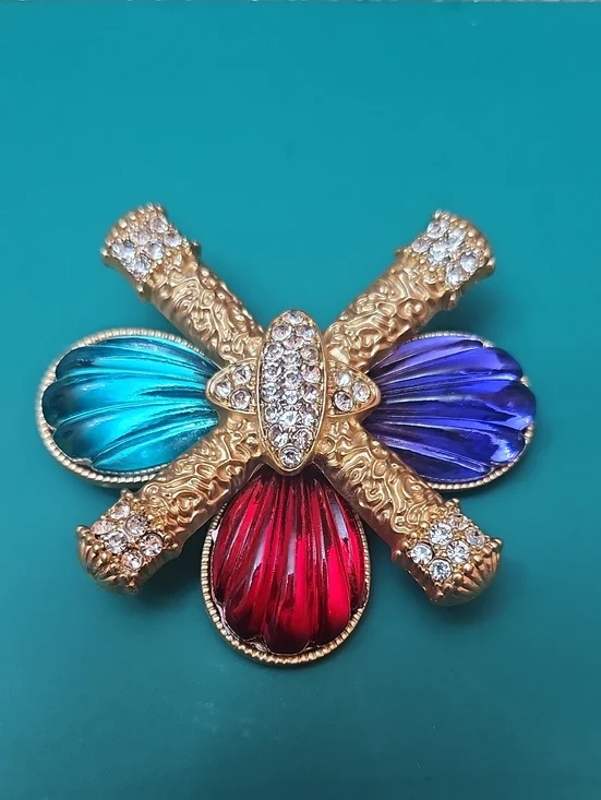 Gold-Tone Multicolor Crystal Shell Brooch – Red, Blue, Purple