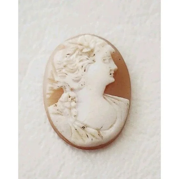 Vintage Loose Hand Carved Shell Cameo Woman Facing Right 1