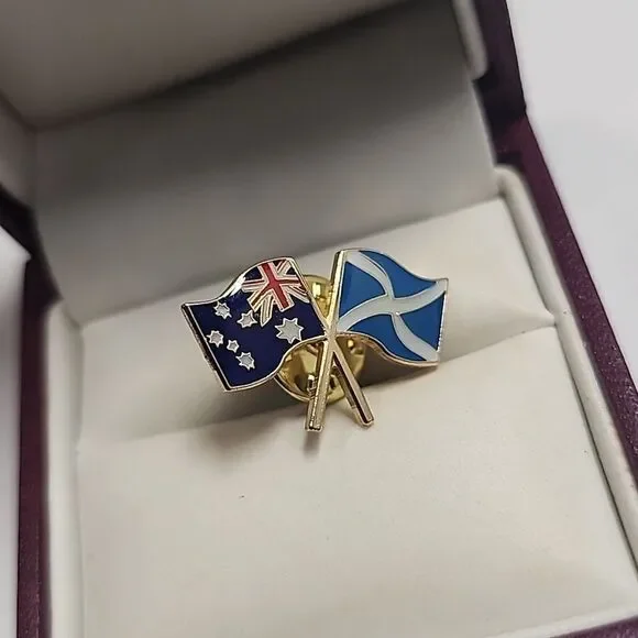 Gold Enamel Flag Pin Historic Scotland Friendship Flags