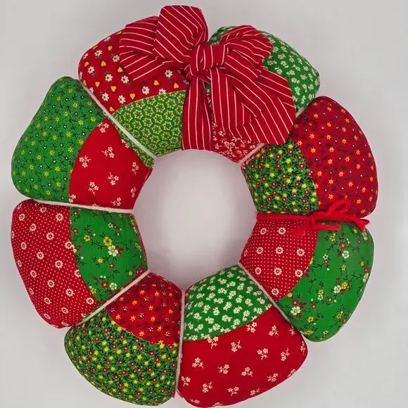 VTG Handmade Patchwork Fabric Christmas Wreath Stuffed Calico Quilted Bow 16