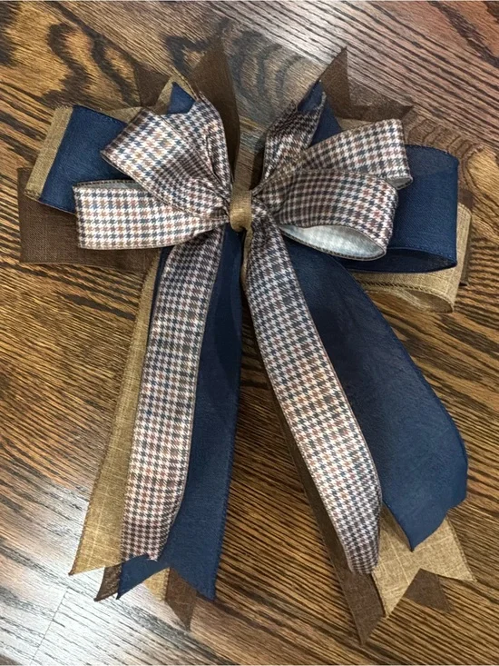 Decorative Layered Bow Wreath Accent in Navy and Brown