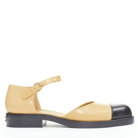 Chanel beige lambskin interlocking CC chain black flats