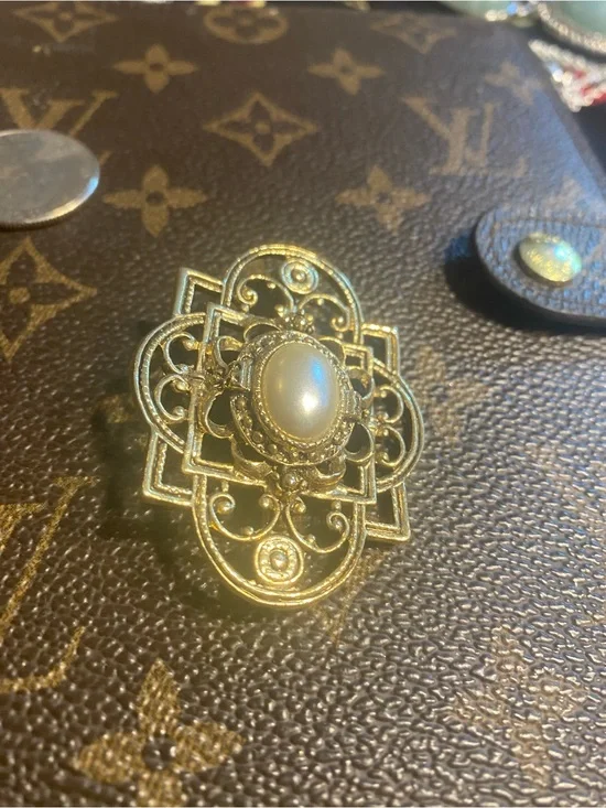 Ornate Gold Tone Openwork Faux Pearl Brooch Unbranded Vintage Victorian Revival