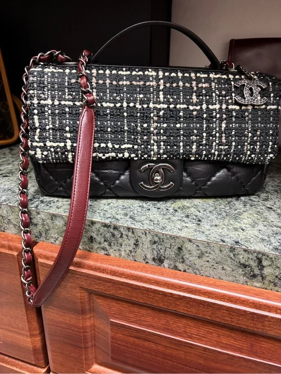 CHANEL Black Tweed & Leather Quilted Flap Shoulder Bag
