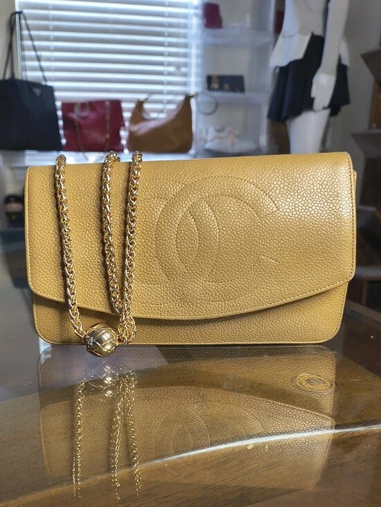 🔹Authentic Vintage Timeless Chanel Rare Mustard Caviar CC Clutch Made In France