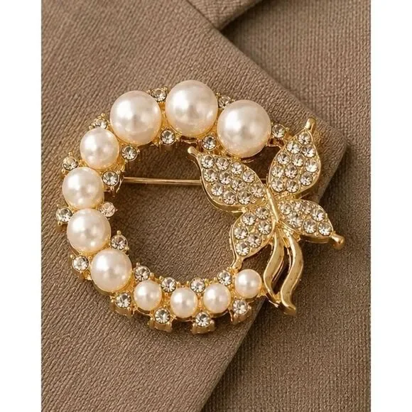 Butterfly Brooch Faux Pearl Rhinestone Gold Tone Circle Wreath Pin