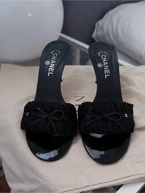 Vintage Chanel Ruffle CC Bow Heels