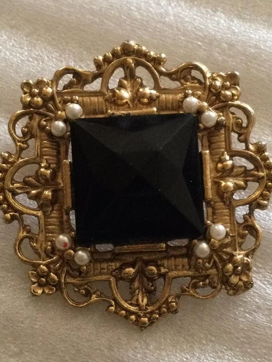 Classic Brooch