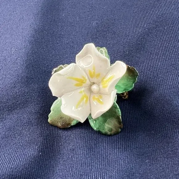 ARTONE Bone China vintage White Flower Pin Brooch England