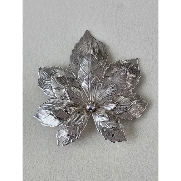 Vtg Designer SARAH COVENTRY SAC Signed Silver Tone Layered Maple Leaf Brooch Pin