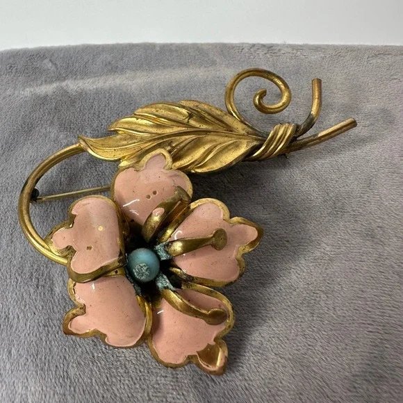 Vintage Pink Enamel Flower Brooch Gold‎ Tone Leaf Blue Bead Pin Spring Romantic