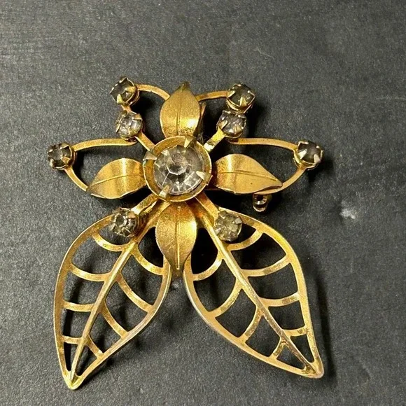 Vintage‎ Floral Brooch Rhinestone Filigree Leaf Pin Mid-Century Modern