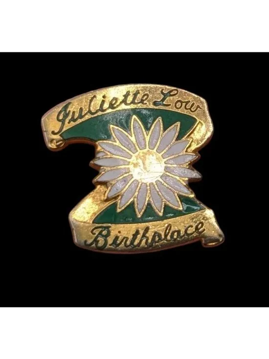 Juliette Low Birthplace Gold Tone Girl Scout Pin 1/2 Inch Vintage Collectible