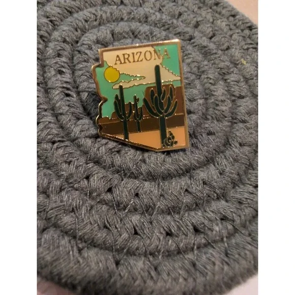 Arizona State Souvenir lapel Hat Pin Button Travel Cactus Sun‎ Cacti Desert