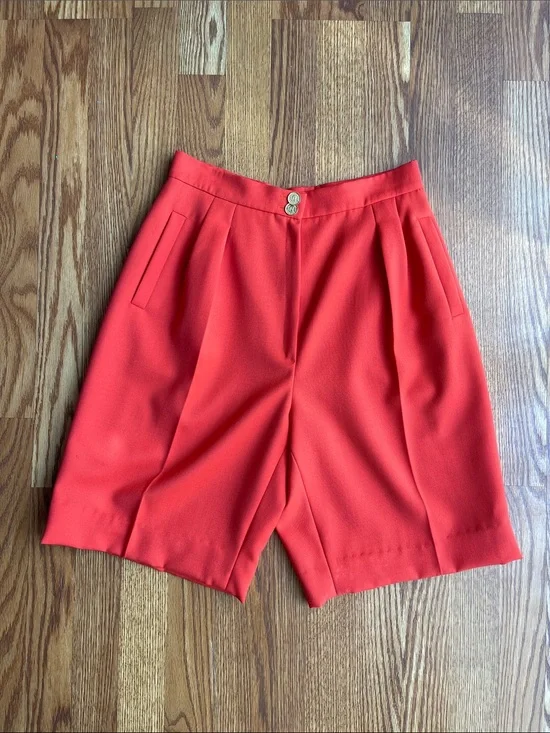 CHANEL Boutique Vintage 100% Wool Pleated Shorts Women’s Red FR 42 (US 8/10)