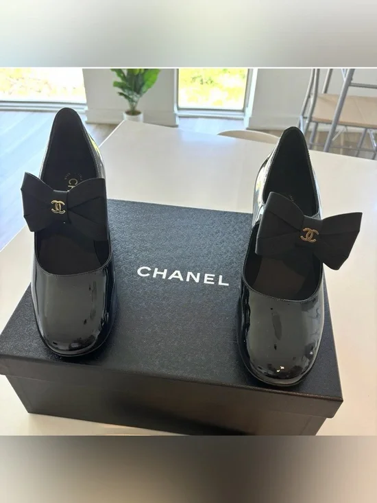 CHANEL Black Patent Bow CC Logo Mary Jane