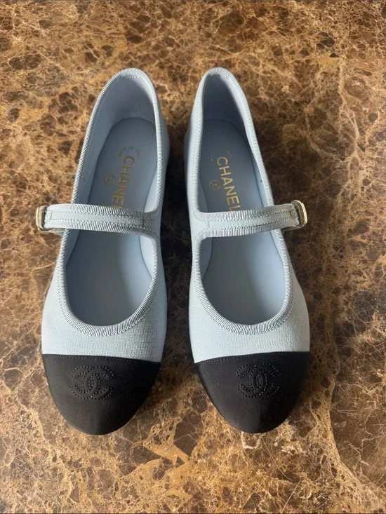 Chanel 25s Mary Janes blue black cap toe logo flats ballet sz 39.5