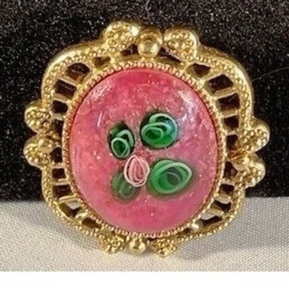 Vintage Style Brooch Gold Tone  Featuring A Floral Cabochon