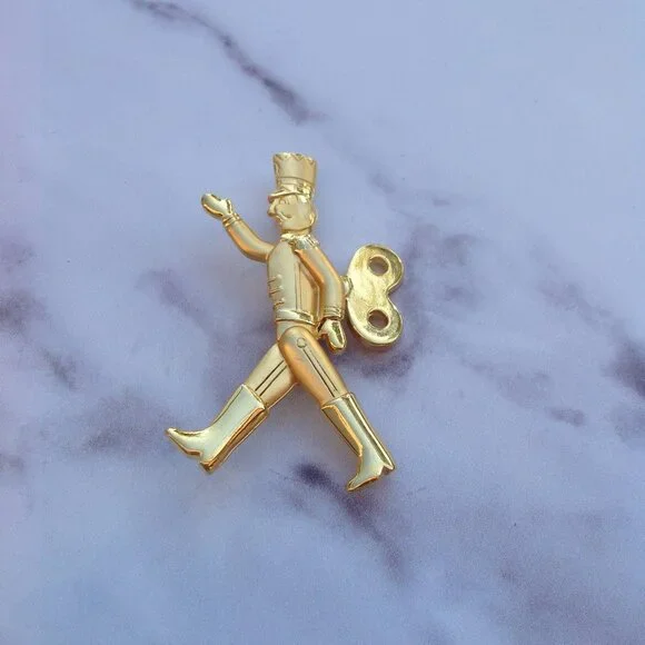 JJ Jonette Jewelry Gold Rhodium Plated BROOCH Toy Soldier in Full Regalia