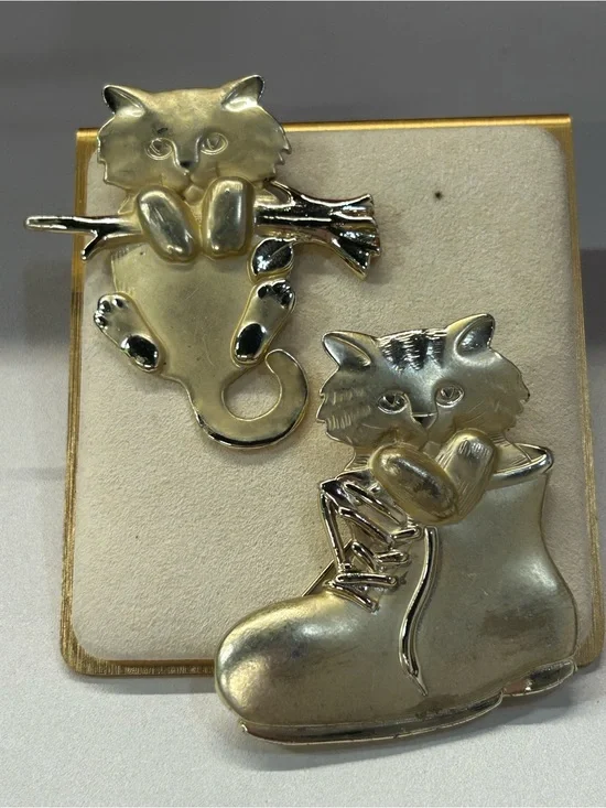 Vintage AJC gold tone kitty brooches