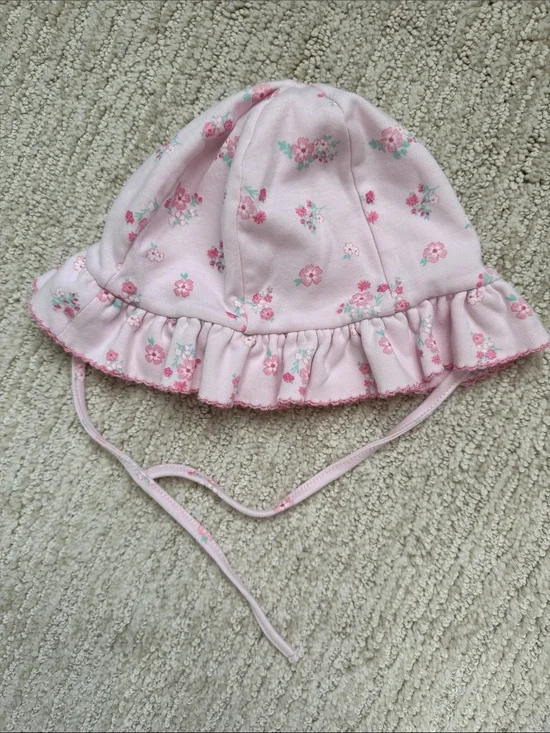 Kissy Kissy flower baby hat