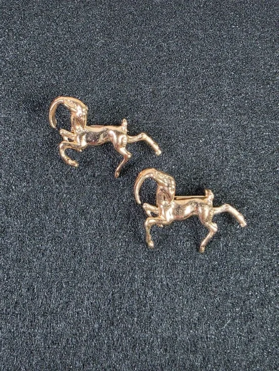 Gold-tone Ram Pin Set - Animal Brooches Or Scatter Pins Pair