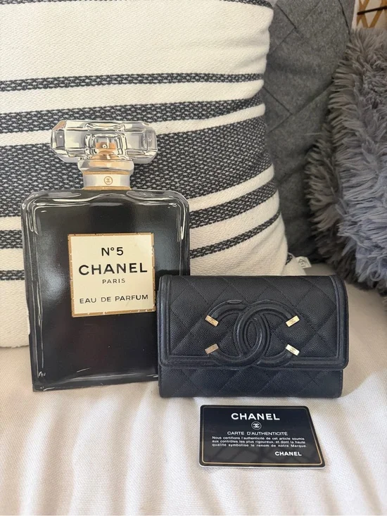 Authentic CHANEL Filigree Caviar Compact Wallet
