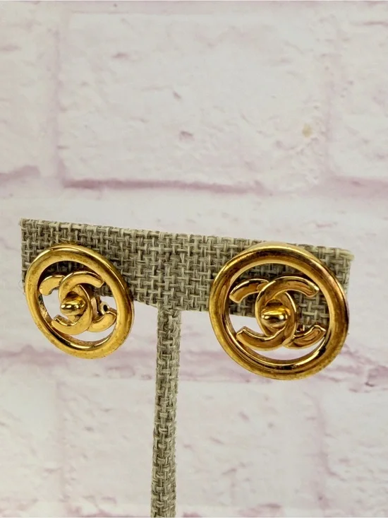 CHANEL Vintage CC Turnlock Logo Round Clip On Earrings