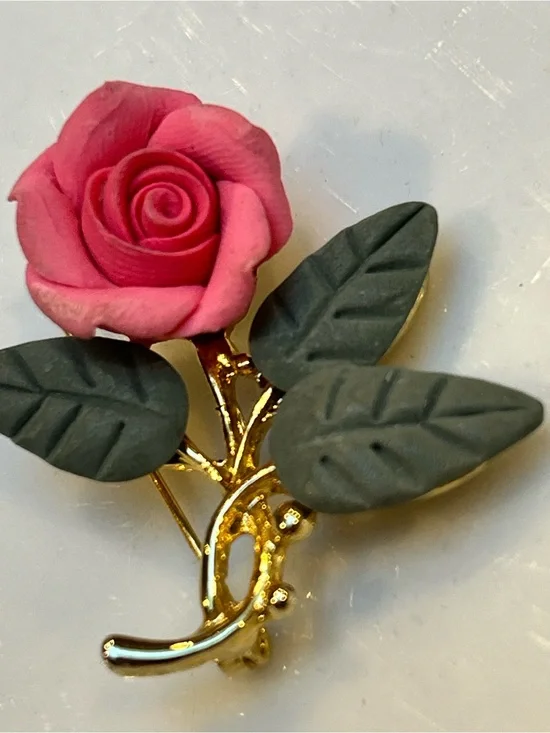 Vintage Gold Rose Pin Brooch with Pink Flower and Green Leaves