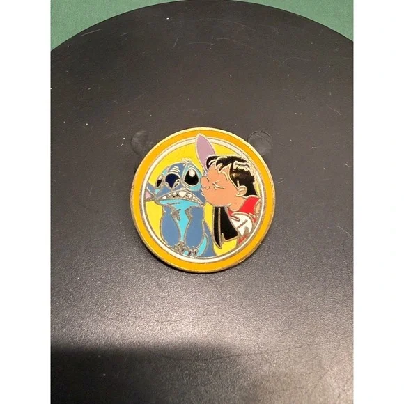 Disney Lilo and Stitch Kissing Enamel Pin Official Trading Gold Tone Round