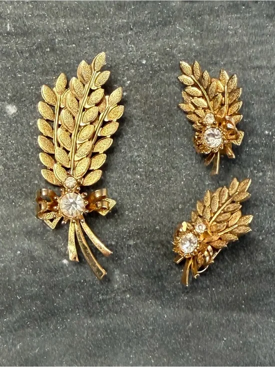 Vintage Sarah Coventry Gold Wheat Brooch Clip-on Earrings Set