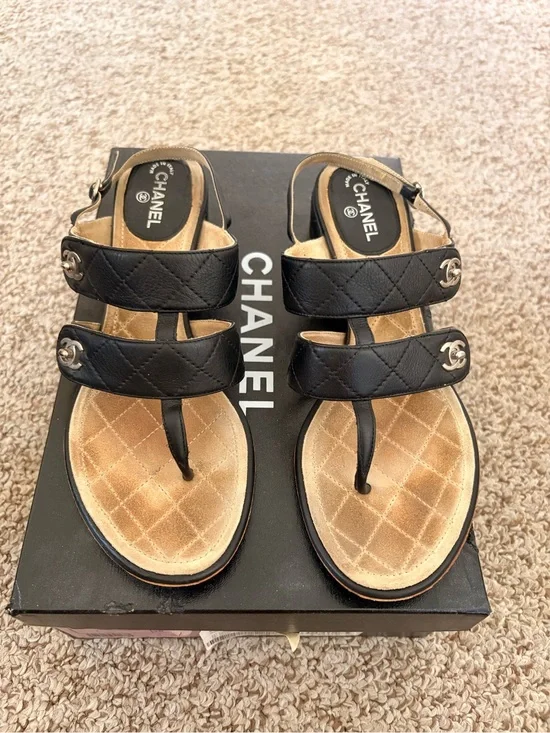 CHANEL Black Quilted Leather Toe-Post Sandals with CC Hardware