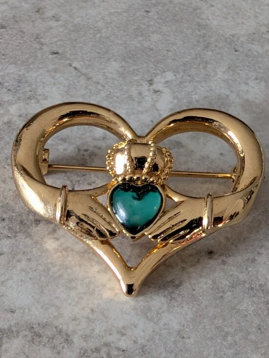 NR Nina Ricci Gold Tone Irish Blessing Claddagh Heart Shaped Brooch With A Crown