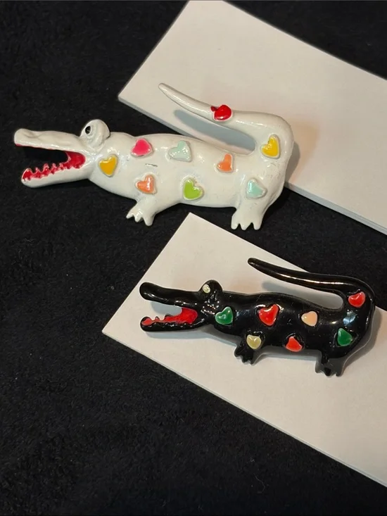 Heart Accent Alligator Brooches- Black & White