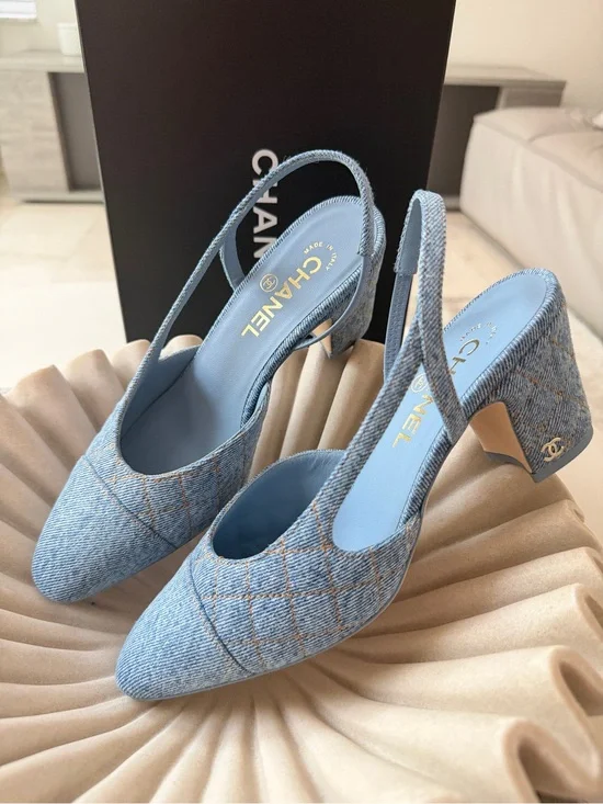 Chanel 26B CC Logo Light Blue Quilted Denim Jean Slingback Pumps Chunky Heel 38