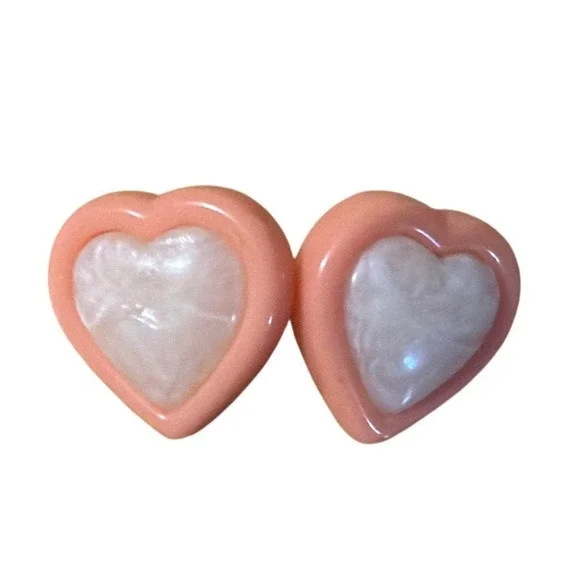 Vintage Style Peach Resin‎ Heart Stud Earrings Pearlescent White Marbled Center