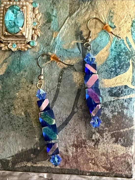 Pierced earrings blue purple crystal moveable long dangling