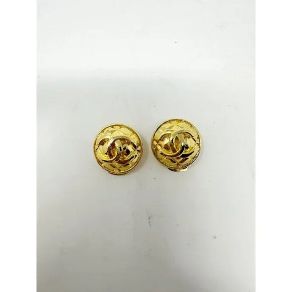 Chanel CC Logo Vintage Matelasse Gold Plated Round Clip On Earrings Rise On‎