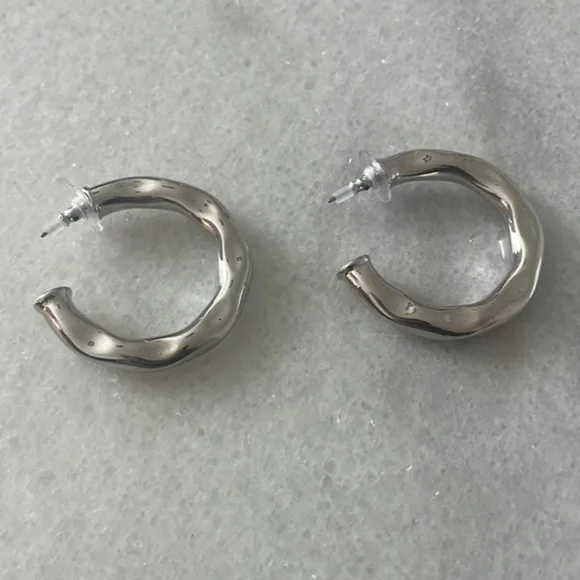 Universal Thread hood earrings nickel free fashion jewelry New size medium