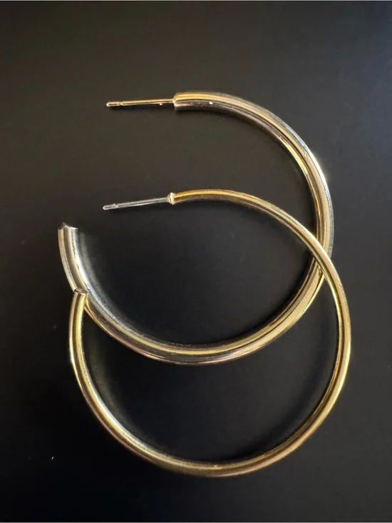 Gold Tone Hoop Earrings 1.5” Lightweight Classic Everyday Hoops