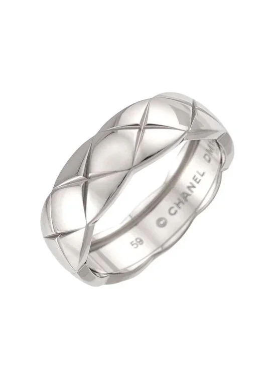Chanel Coco Crush 59 Ring 18k WG 750 Quilted