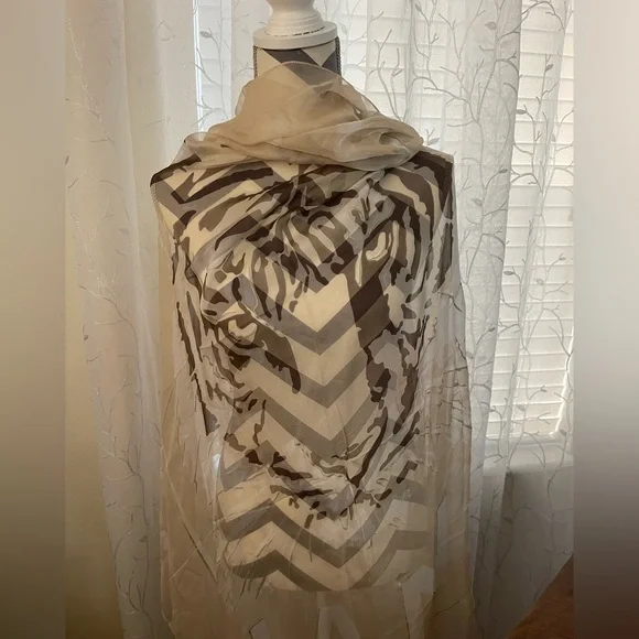 CHANEL❤️ Rare Lion Head Bombay Sheer Shawl W/Chanel Box  Beautiful Condition ☆