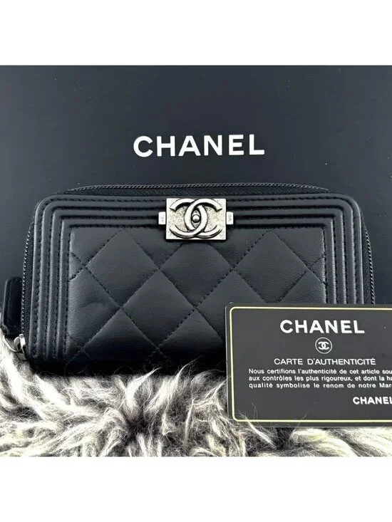 Chanel Wallet Boy Round
