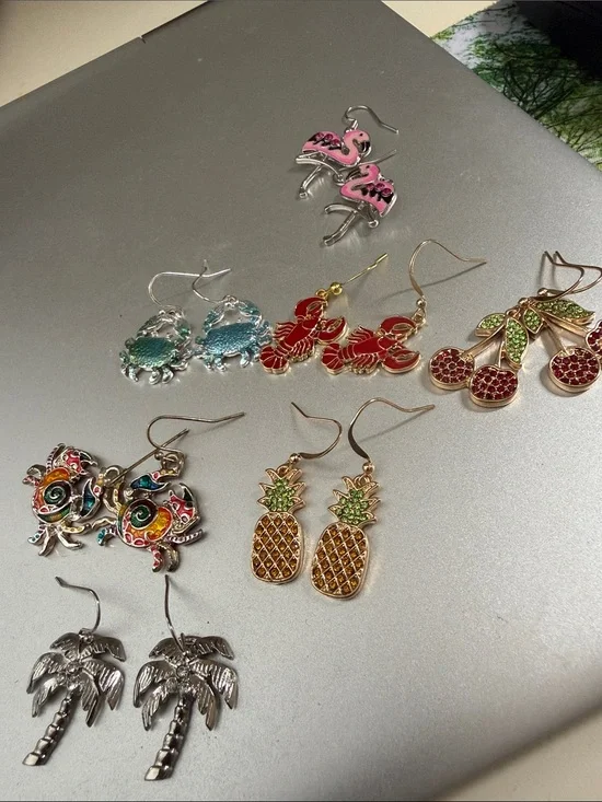Super cute wire vacation earring grouping NWOT. 7 pairs