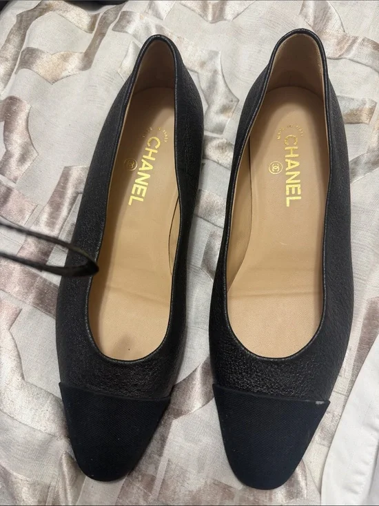 CHANEL Black Leather Ballet Flats with Black Fabric Cap