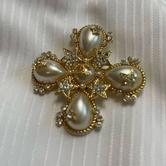 Chanel Pearl Crystal Statement Brooch