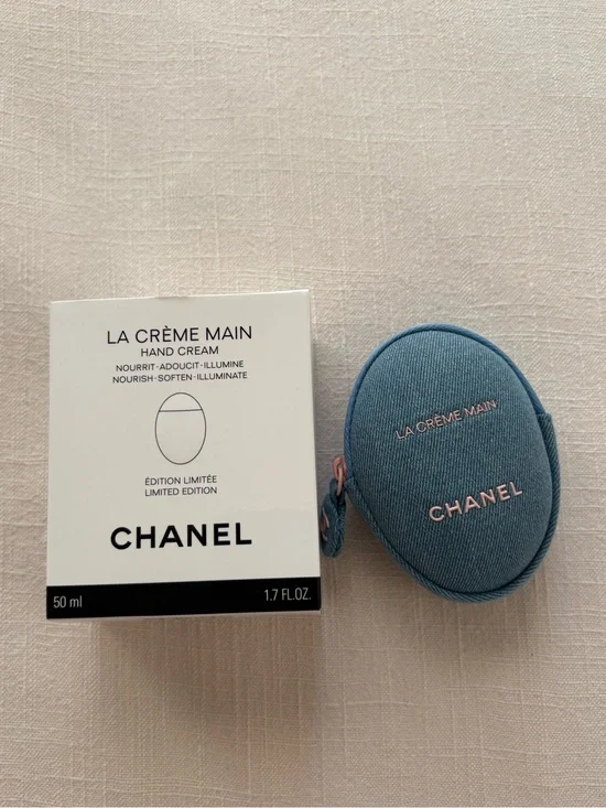 CHANEL LA CRÈME MAIN Denim Case