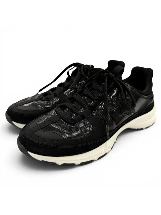 Chanel CC Logo Lace Up Leather Low Cut Sneakers Black