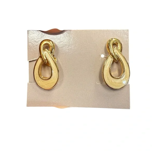 Avon “tailored loop” Goldtone clip Earrings NIB vintage 1990