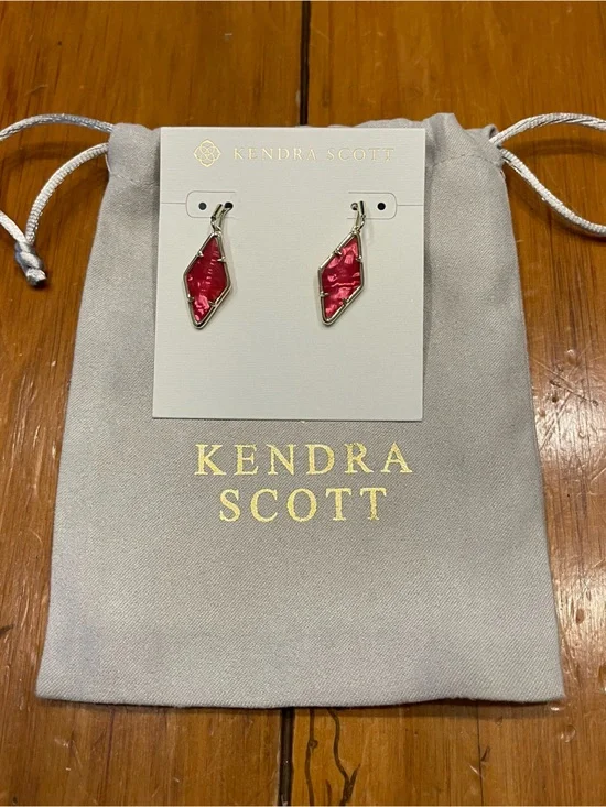 Kendra Scott Kinsley drop earrings Gold Raspberry Illusion